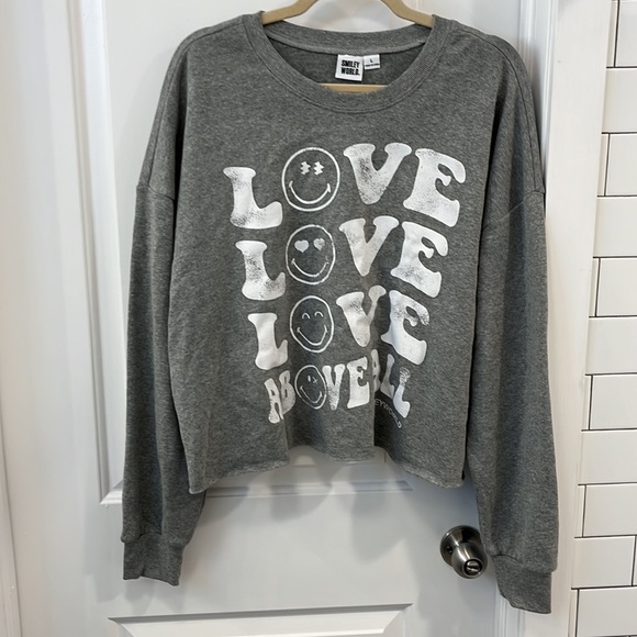 Women's SmileyWorld Love Above All Graphic Sweatshirt Gray L Smiley Company NWT - Picture 4 of 13